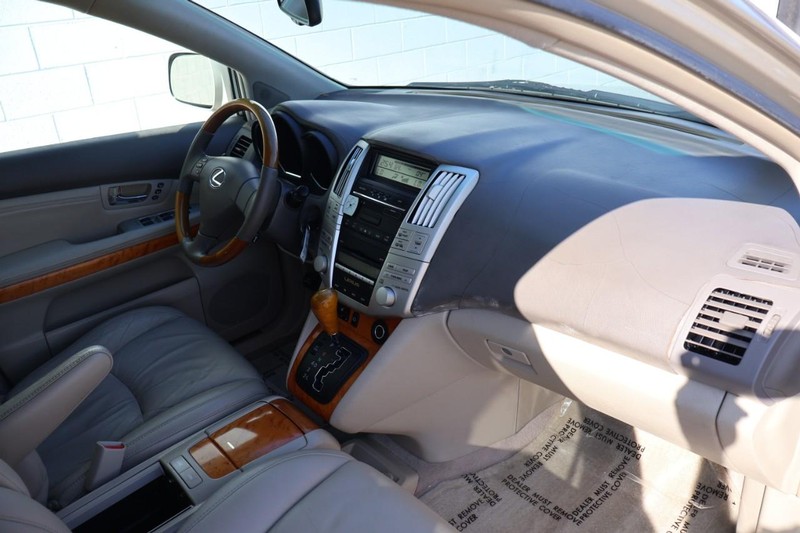 Lexus RX 350 Vehicle Full-screen Gallery Image 19