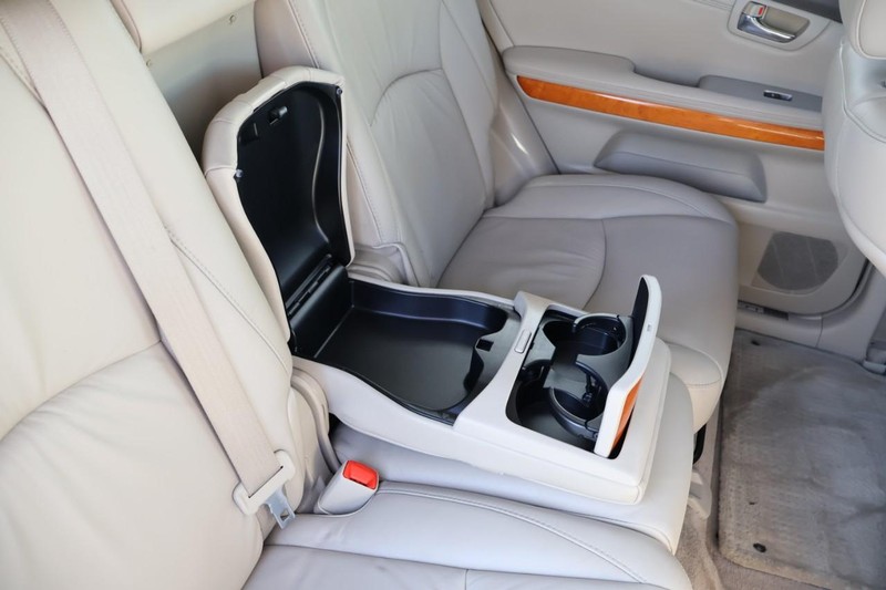 Lexus RX 350 Vehicle Full-screen Gallery Image 21