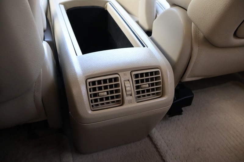 Lexus RX 350 Vehicle Full-screen Gallery Image 22