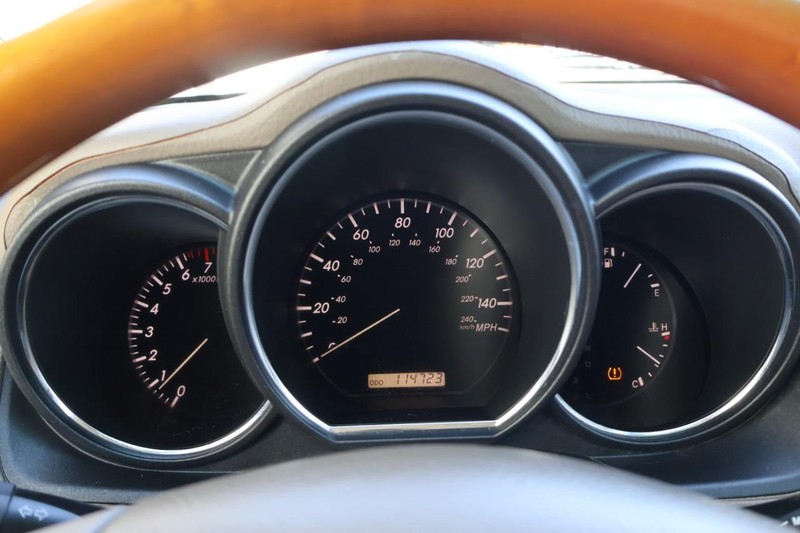 Lexus RX 350 Vehicle Full-screen Gallery Image 24