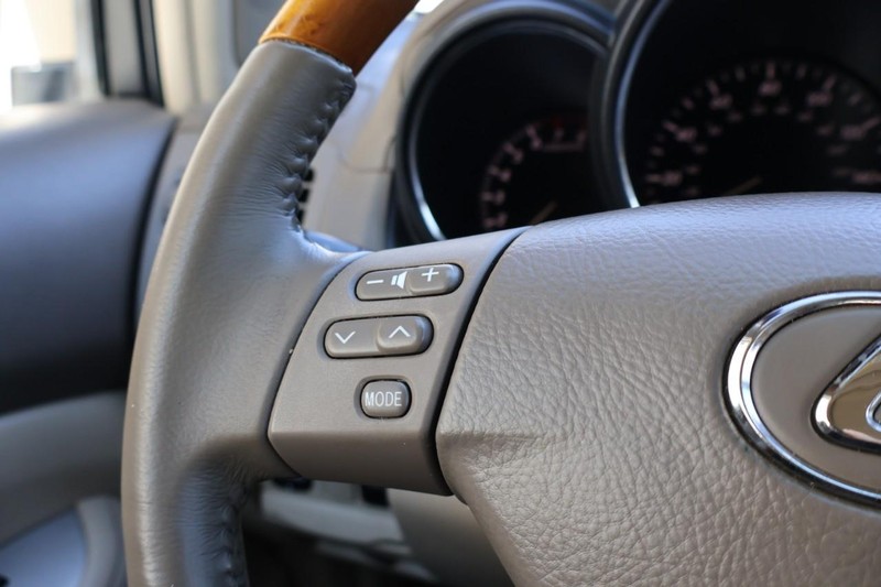 Lexus RX 350 Vehicle Full-screen Gallery Image 25