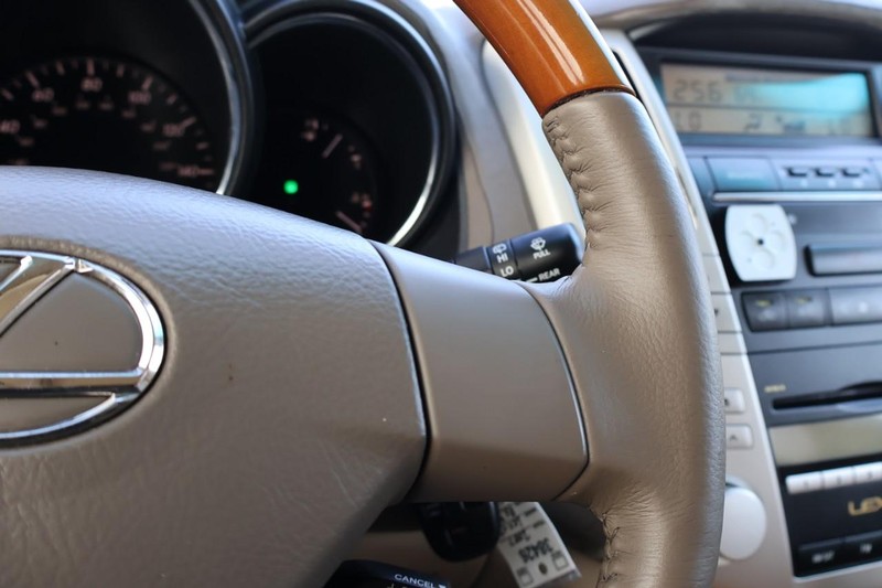 Lexus RX 350 Vehicle Full-screen Gallery Image 26