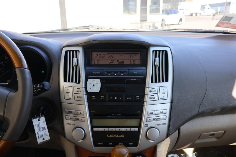 Lexus RX 350 Vehicle Full-screen Gallery Image 28