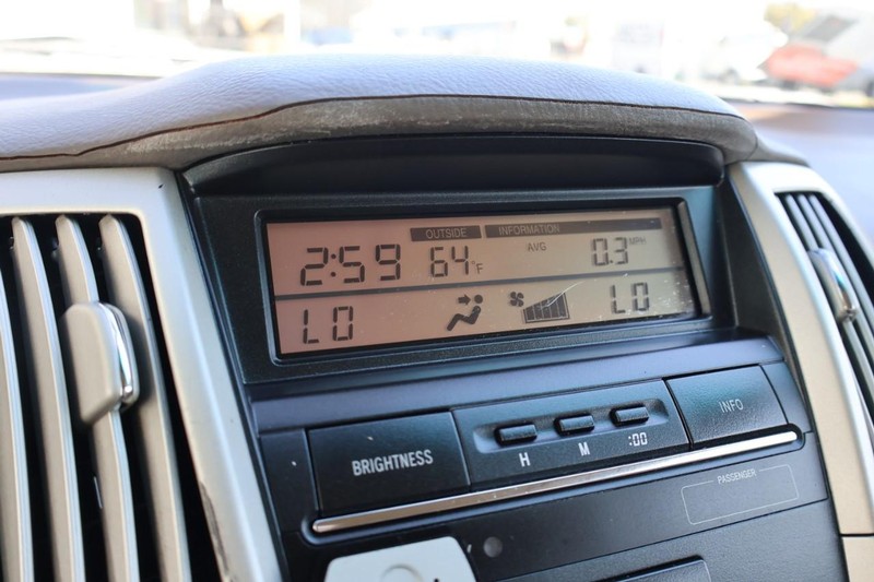 Lexus RX 350 Vehicle Full-screen Gallery Image 29