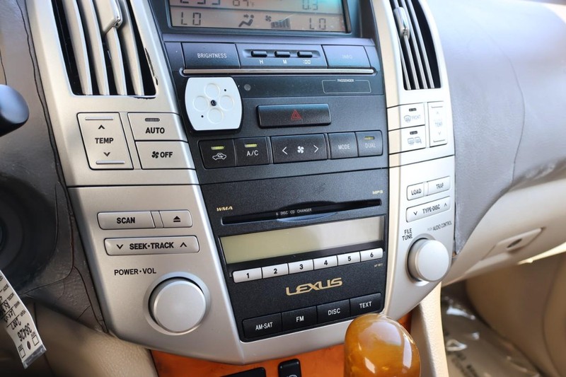 Lexus RX 350 Vehicle Full-screen Gallery Image 30