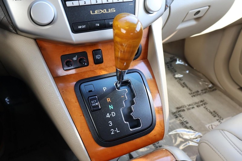 Lexus RX 350 Vehicle Full-screen Gallery Image 31