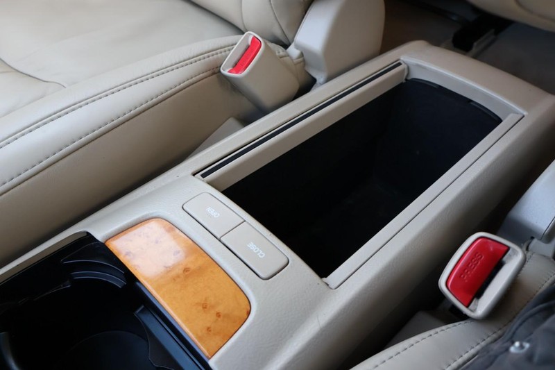 Lexus RX 350 Vehicle Full-screen Gallery Image 34