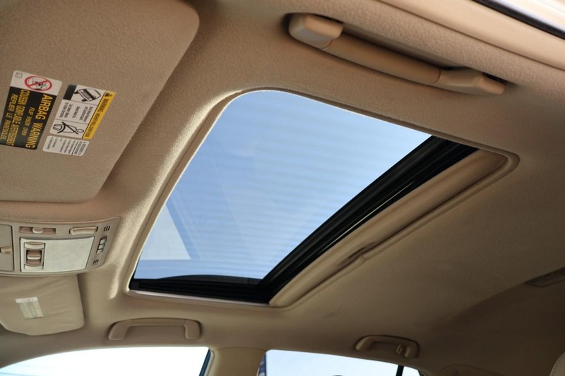 Lexus RX 350 Vehicle Full-screen Gallery Image 36