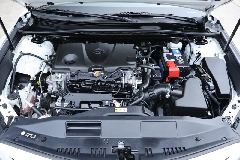 Toyota Camry Vehicle Full-screen Gallery Image 13