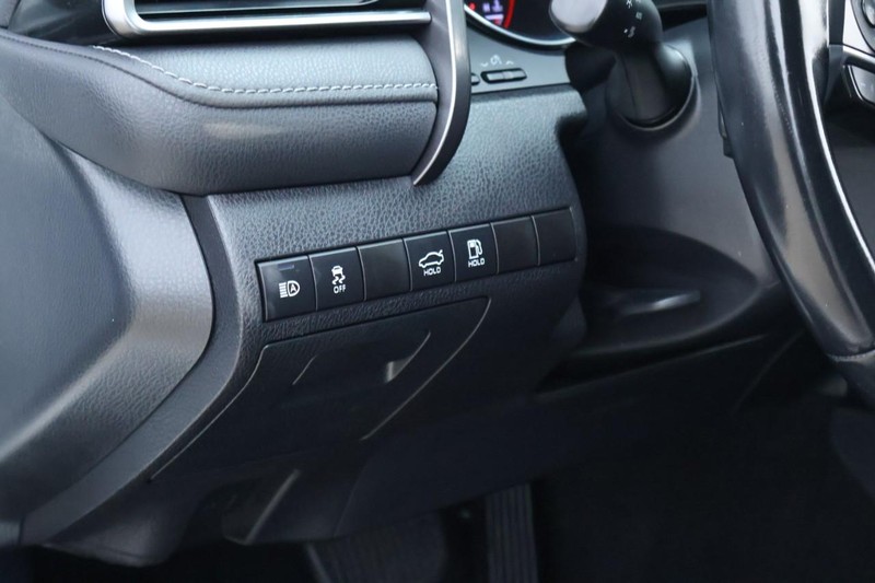 Toyota Camry Vehicle Full-screen Gallery Image 18