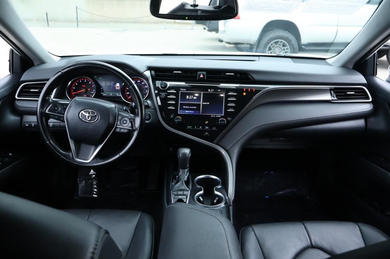 Toyota Camry Vehicle Full-screen Gallery Image 26