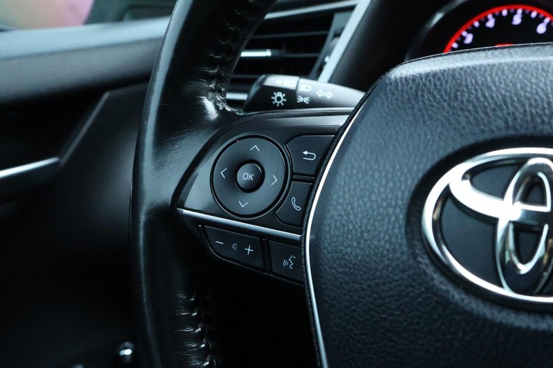 Toyota Camry Vehicle Full-screen Gallery Image 29