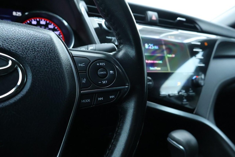 Toyota Camry Vehicle Full-screen Gallery Image 30