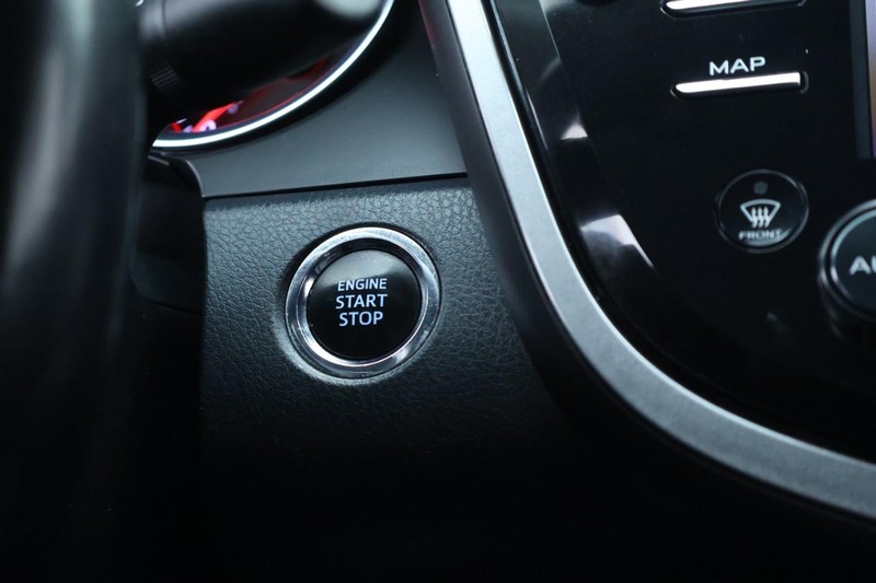 Toyota Camry Vehicle Full-screen Gallery Image 31