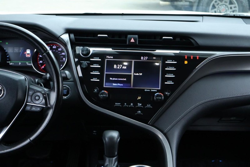 Toyota Camry Vehicle Full-screen Gallery Image 32