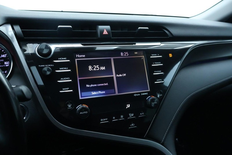 Toyota Camry Vehicle Full-screen Gallery Image 33