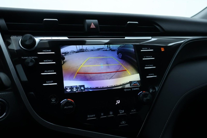 Toyota Camry Vehicle Full-screen Gallery Image 34