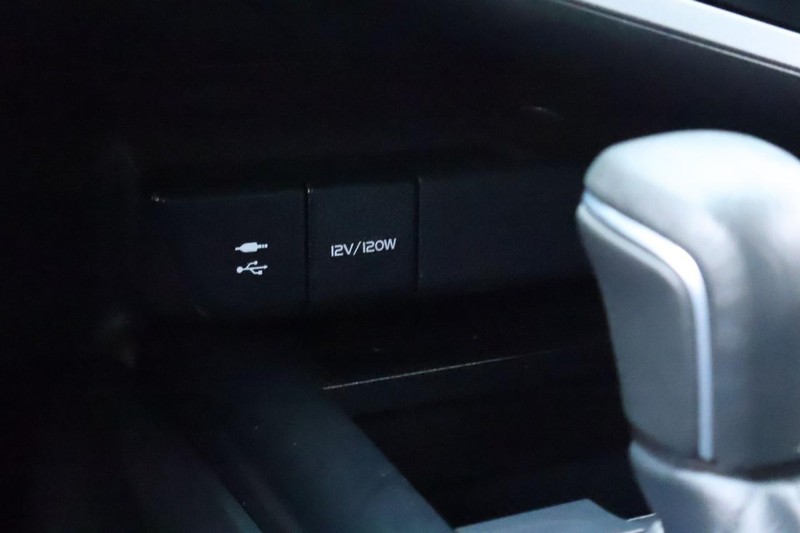 Toyota Camry Vehicle Full-screen Gallery Image 35