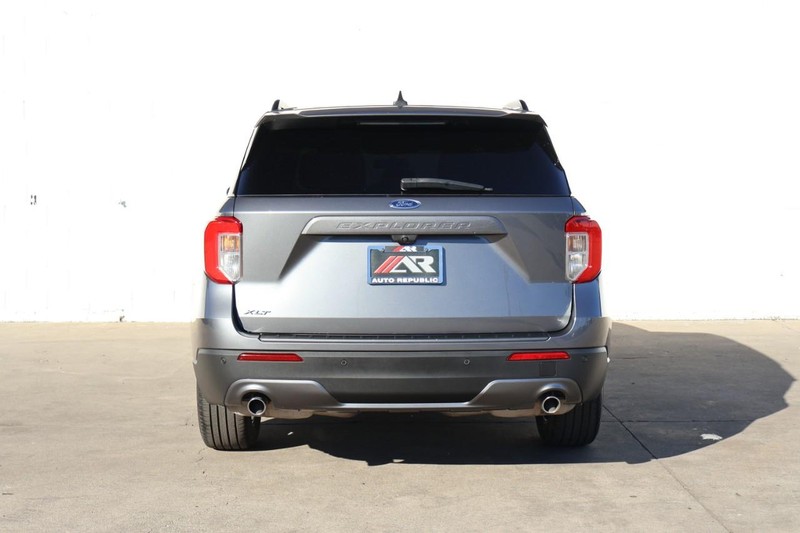 Ford Explorer Vehicle Full-screen Gallery Image 06