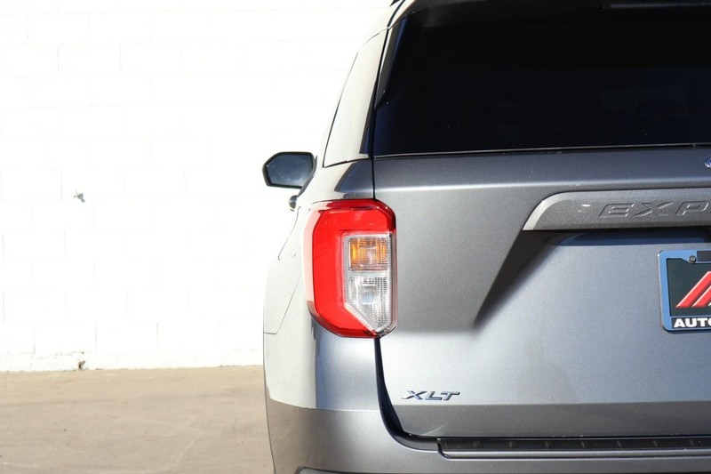 Ford Explorer Vehicle Full-screen Gallery Image 07