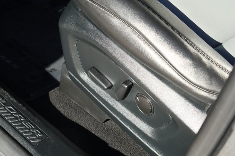 Ford Explorer Vehicle Full-screen Gallery Image 20