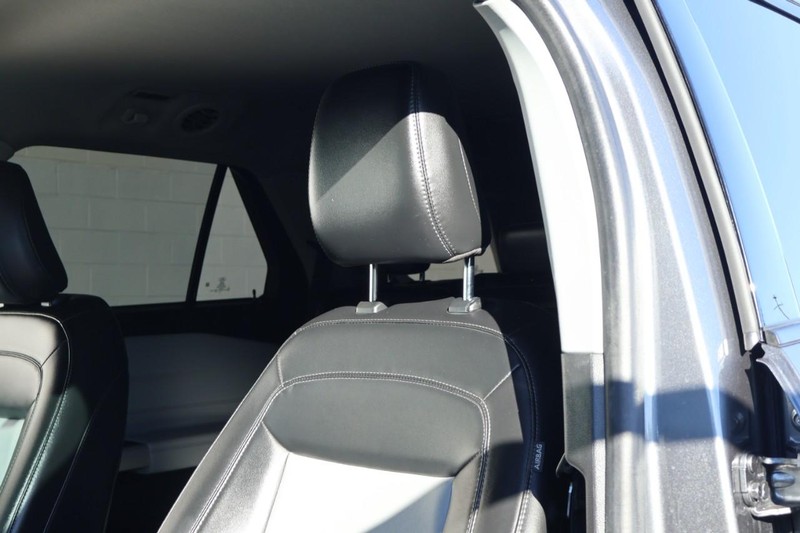 Ford Explorer Vehicle Full-screen Gallery Image 22