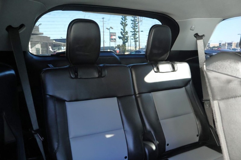 Ford Explorer Vehicle Full-screen Gallery Image 27