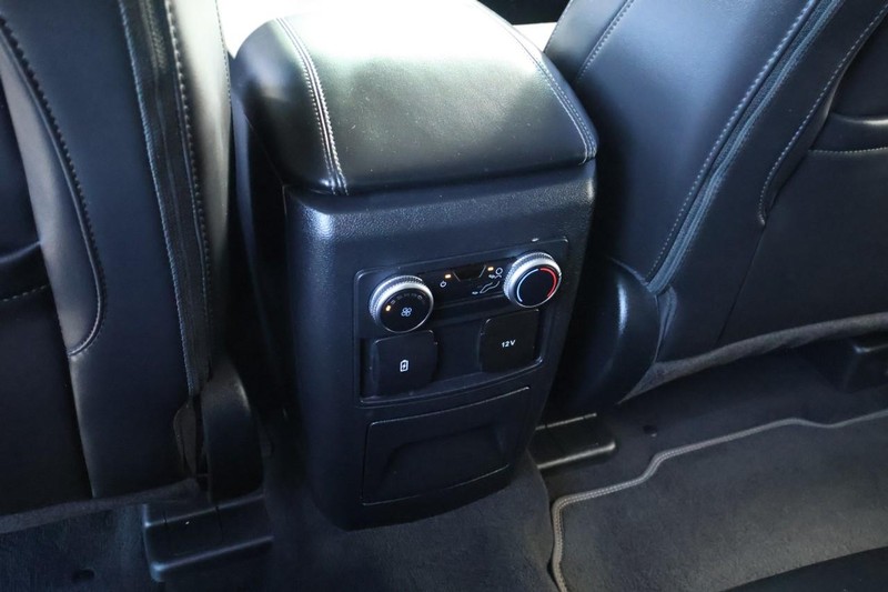 Ford Explorer Vehicle Full-screen Gallery Image 28