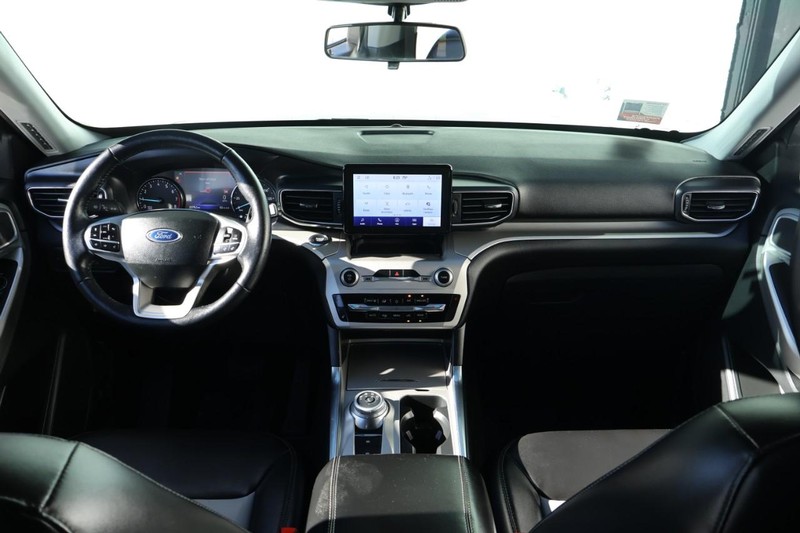 Ford Explorer Vehicle Full-screen Gallery Image 29