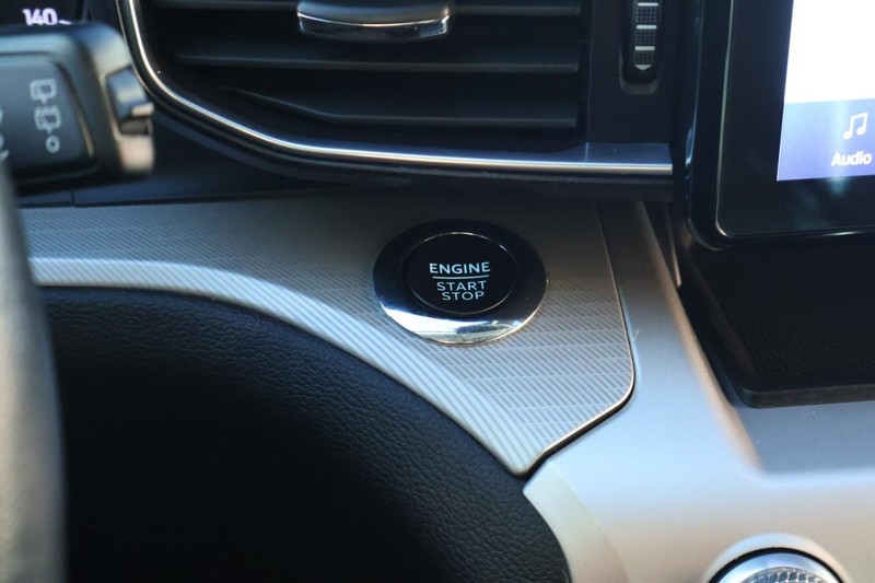 Ford Explorer Vehicle Full-screen Gallery Image 34