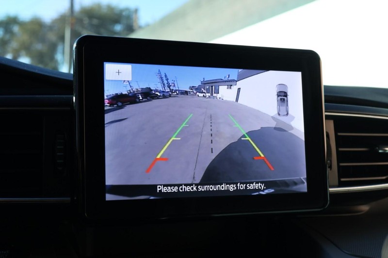 Ford Explorer Vehicle Full-screen Gallery Image 37