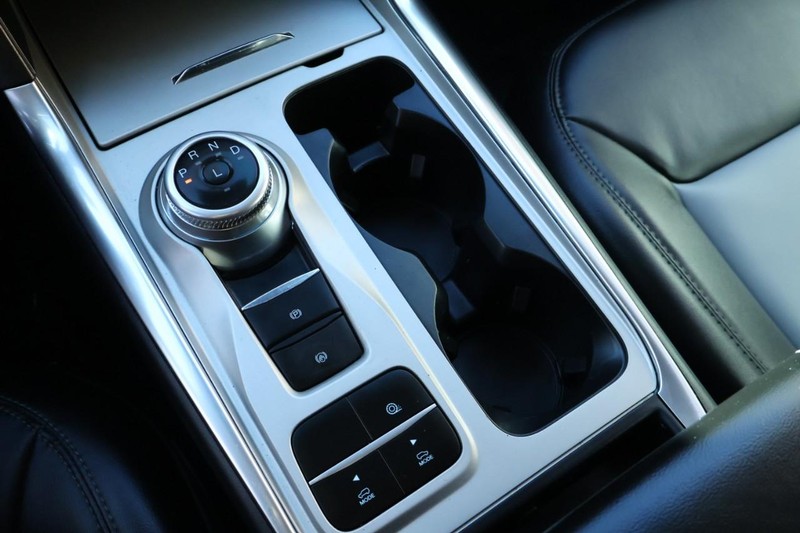 Ford Explorer Vehicle Full-screen Gallery Image 39