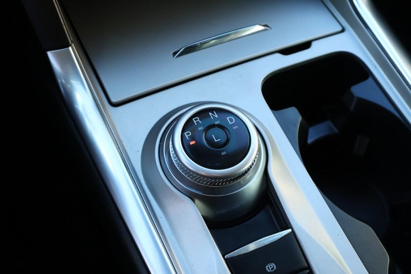 Ford Explorer Vehicle Full-screen Gallery Image 40