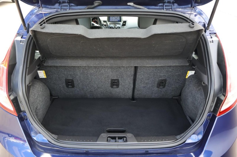 Ford Fiesta Hatchback Vehicle Full-screen Gallery Image 09