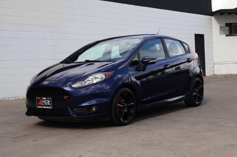 Ford Fiesta Hatchback Vehicle Full-screen Gallery Image 12