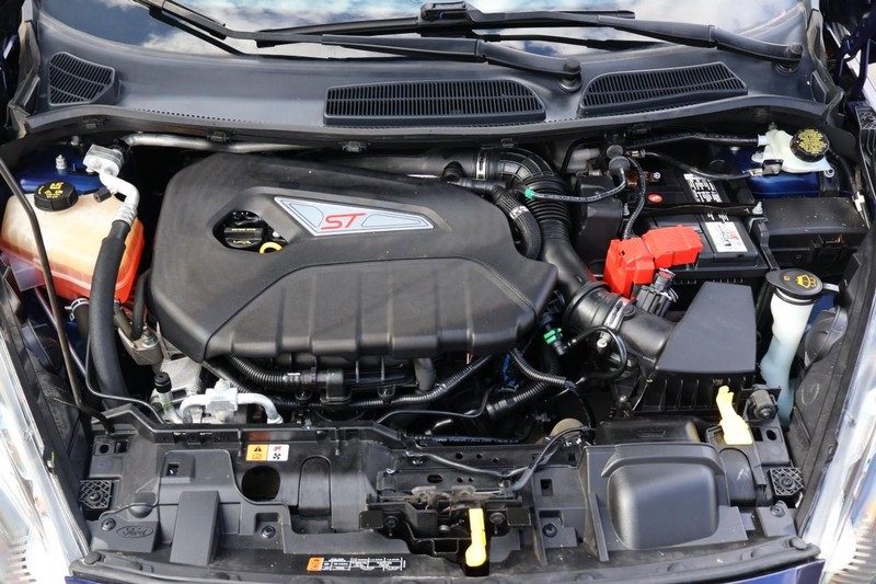 Ford Fiesta Hatchback Vehicle Full-screen Gallery Image 13