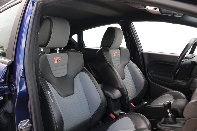 Ford Fiesta Hatchback Vehicle Full-screen Gallery Image 20