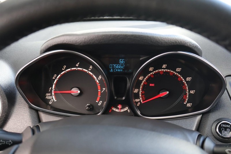 Ford Fiesta Hatchback Vehicle Full-screen Gallery Image 23