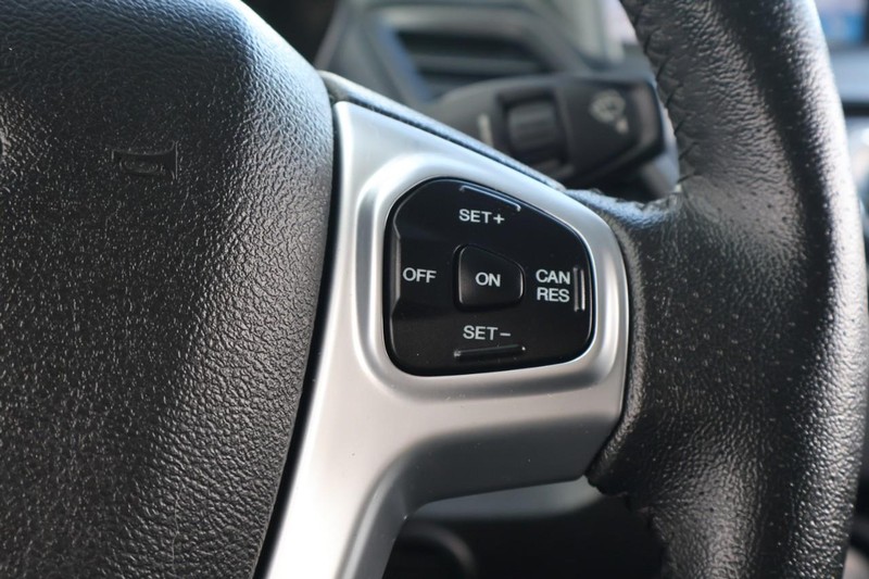 Ford Fiesta Hatchback Vehicle Full-screen Gallery Image 26