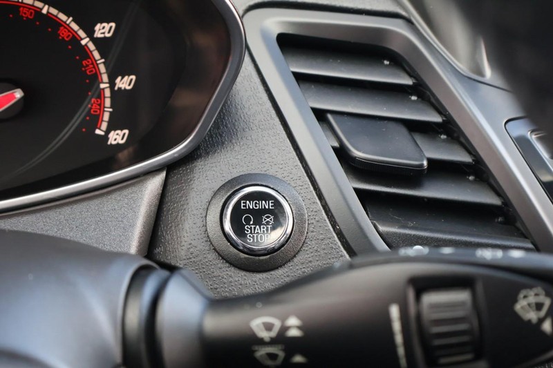 Ford Fiesta Hatchback Vehicle Full-screen Gallery Image 27