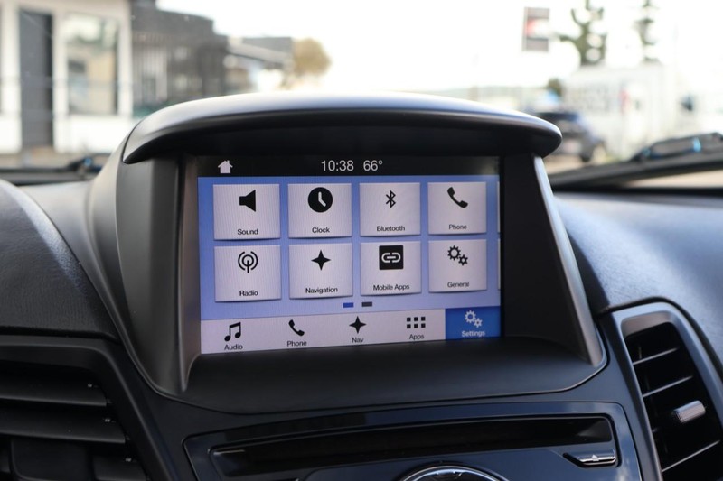 Ford Fiesta Hatchback Vehicle Full-screen Gallery Image 29