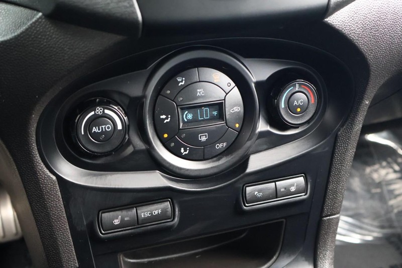 Ford Fiesta Hatchback Vehicle Full-screen Gallery Image 31