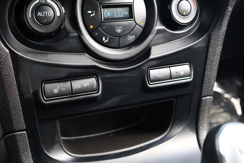 Ford Fiesta Hatchback Vehicle Full-screen Gallery Image 32