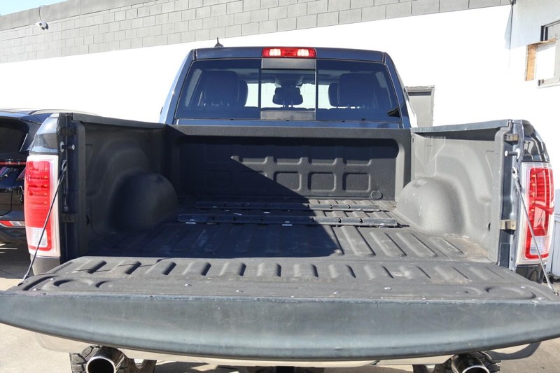 Ram 1500 Vehicle Full-screen Gallery Image 09