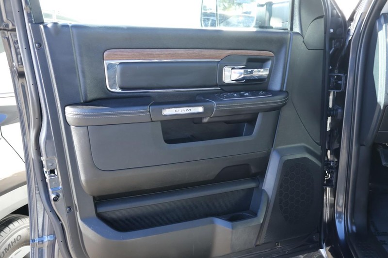 Ram 1500 Vehicle Full-screen Gallery Image 17