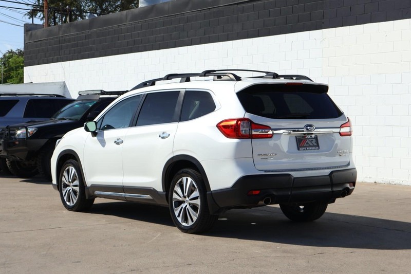 Subaru Ascent Vehicle Full-screen Gallery Image 11