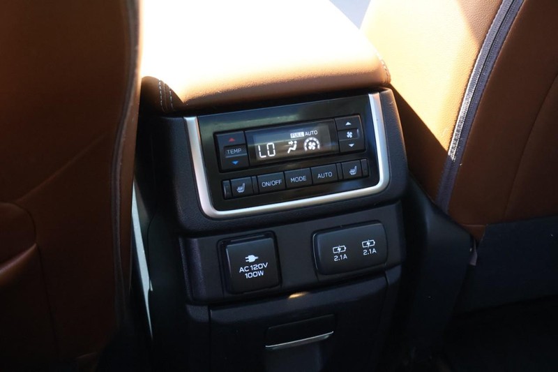 Subaru Ascent Vehicle Full-screen Gallery Image 28