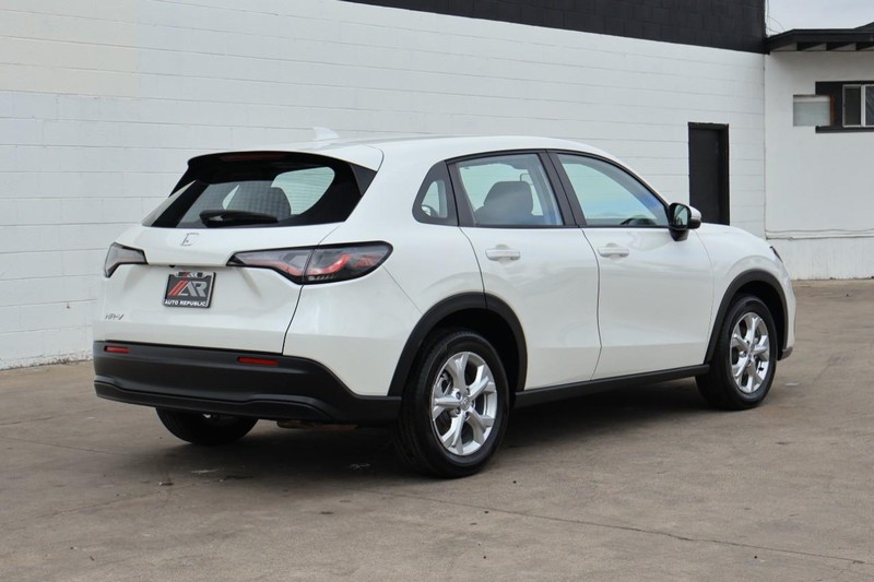 Honda HR-V Vehicle Full-screen Gallery Image 05