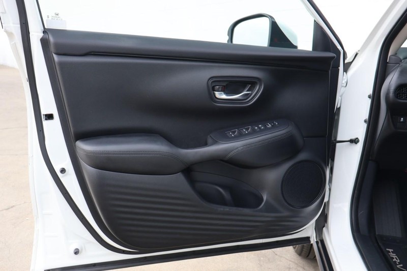 Honda HR-V Vehicle Full-screen Gallery Image 15