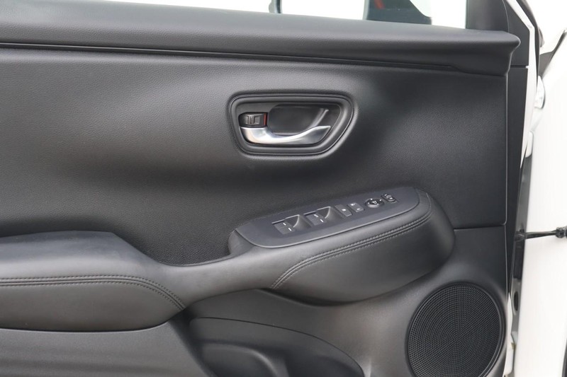 Honda HR-V Vehicle Full-screen Gallery Image 16